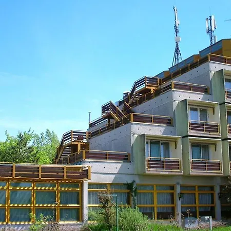 Piramis 2* Gárdony